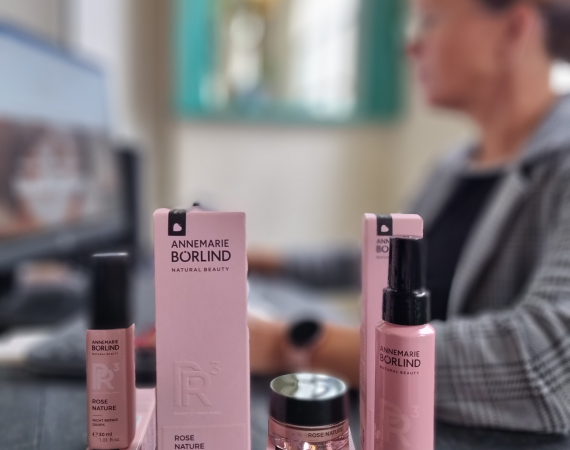 De verborgen impact van blauw licht op je huid